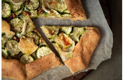 Tarte courgette, chèvre frais et pignons de pins