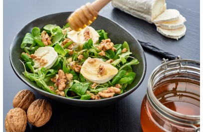 Salade gourmande aux fruits secs, chèvre et miel
